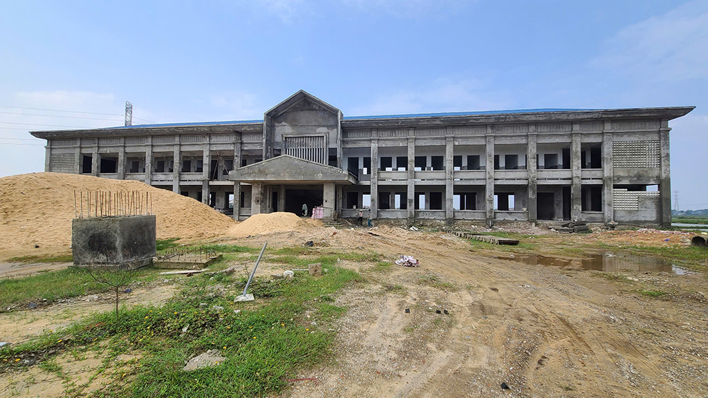 Dang dở loạt công trình tiền tỉ ở Quảng Bình- Ảnh 2. Dang dở loạt công trình tiền tỉ ở Quảng Bình- Ảnh 2.
