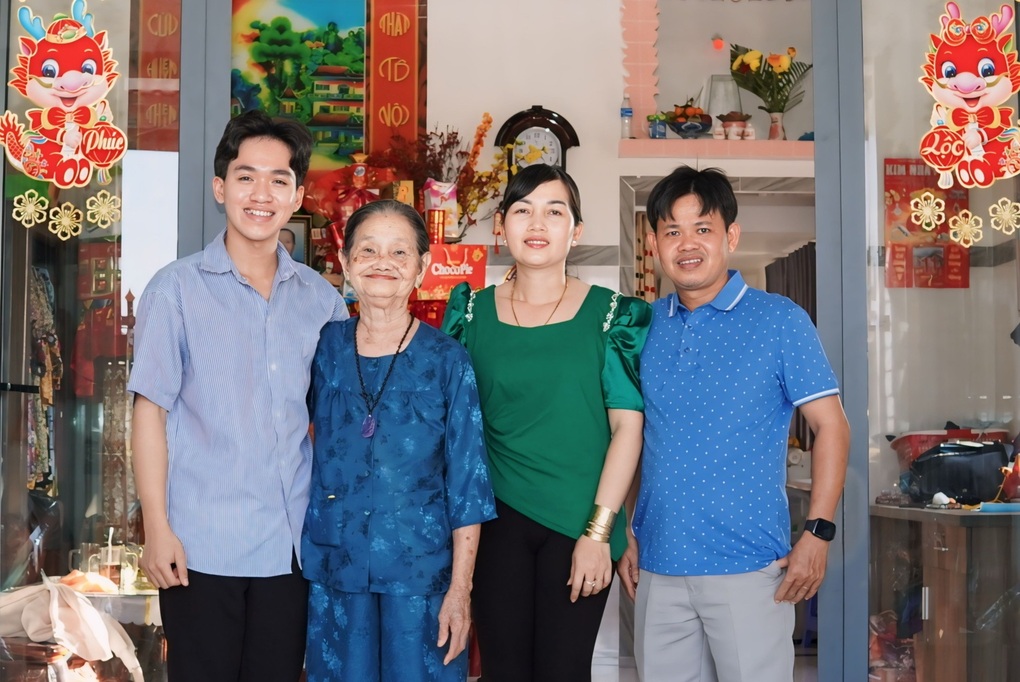 Bà nội U90 thành ngôi sao TikTok, an hưởng sau một đời nuôi 9 con - 2 Bà nội U90 thành ngôi sao TikTok, an hưởng sau một đời nuôi 9 con - 2