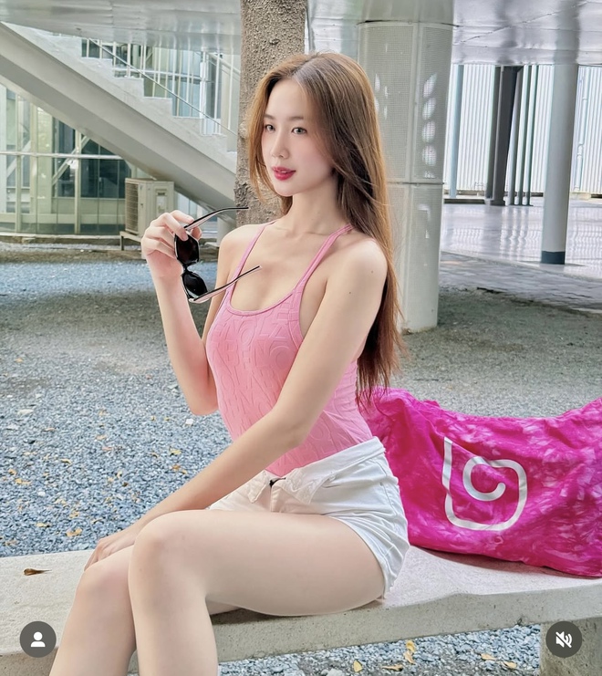 Mỹ nhân ngồi yên chỉnh váy mà khiến netizen tưởng đại minh tinh xứ Hàn sang Việt Nam- Ảnh 8. Mỹ nhân ngồi yên chỉnh váy mà khiến netizen tưởng đại minh tinh xứ Hàn sang Việt Nam- Ảnh 8.