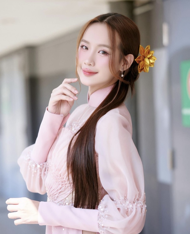 Mỹ nhân ngồi yên chỉnh váy mà khiến netizen tưởng đại minh tinh xứ Hàn sang Việt Nam- Ảnh 7. Mỹ nhân ngồi yên chỉnh váy mà khiến netizen tưởng đại minh tinh xứ Hàn sang Việt Nam- Ảnh 7.