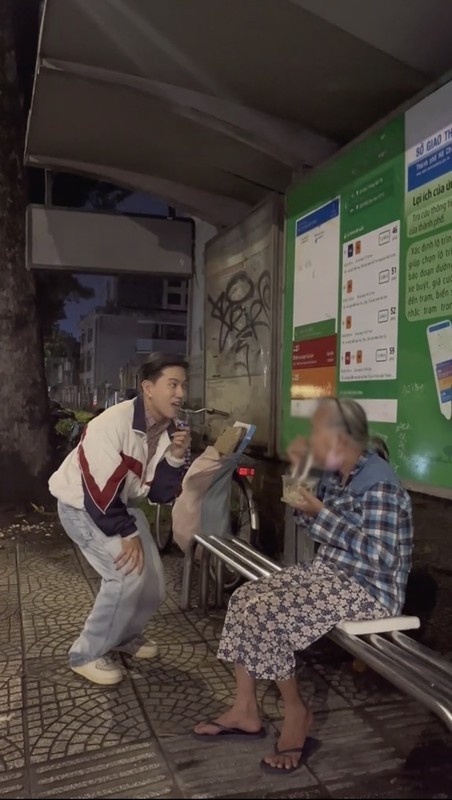 Những lần TikToker Nờ Ô Nô làm nội dung “rác”, netizen đòi tẩy chay - Hình 3 Nhung lan TikToker No O No lam noi dung “rac”, netizen doi tay chay-Hinh-3