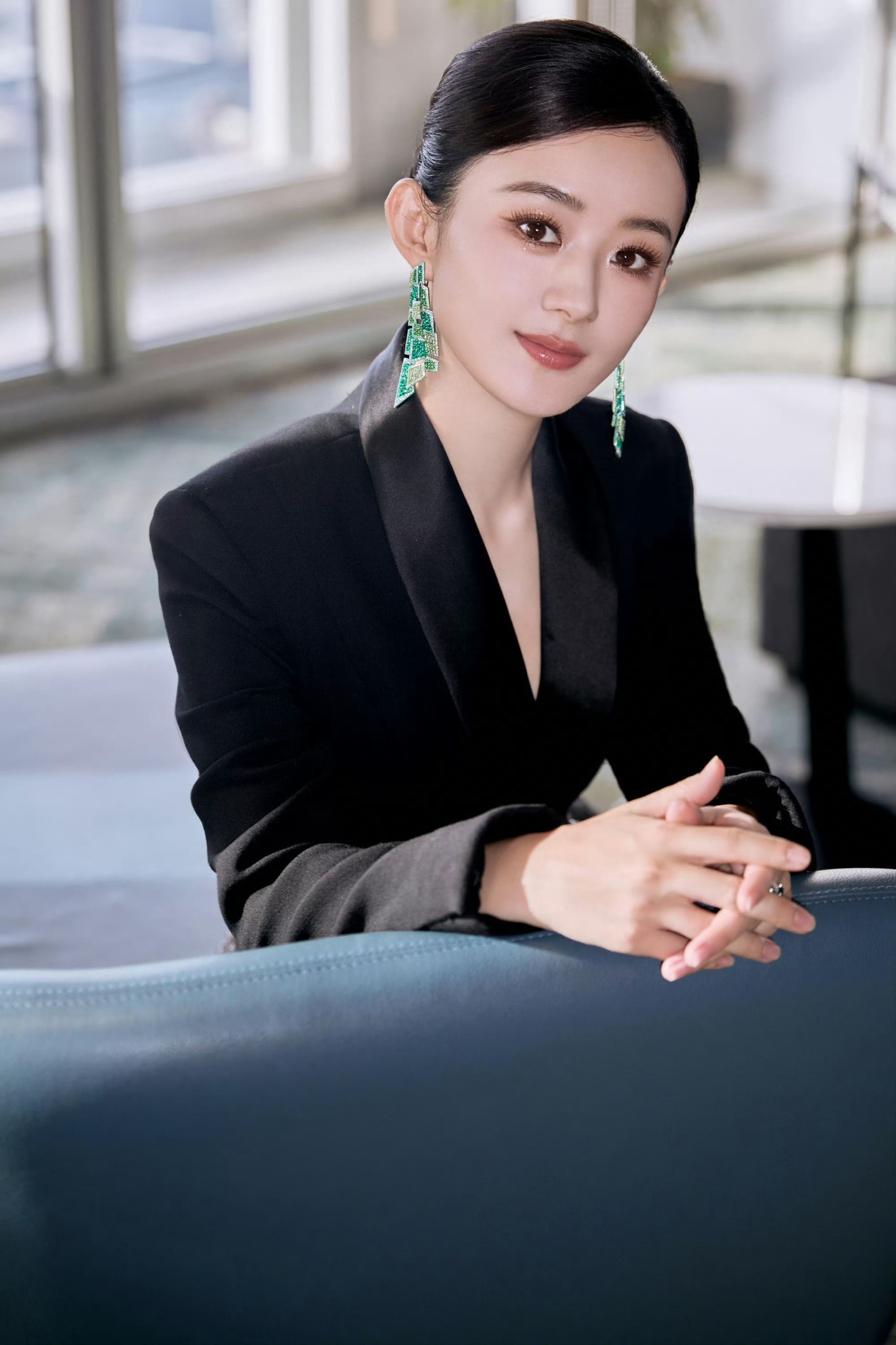 Triệu Lệ Dĩnh bị xứ tỷ dân chê, netizen Việt liền bênh ngay- Ảnh 3. Triệu Lệ Dĩnh bị xứ tỷ dân chê, netizen Việt liền bênh ngay- Ảnh 3.