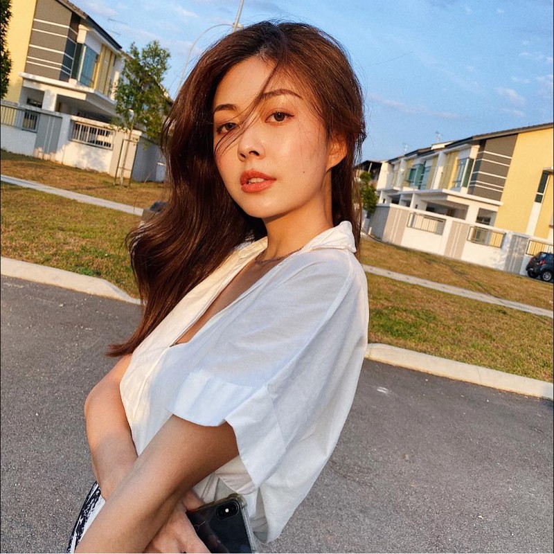 Hot girl khiến netizen “lắc đầu” vì diện đồ bó sát phản cảm - Hình 10 Hot girl khien netizen “lac dau” vi dien do bo sat phan cam-Hinh-10