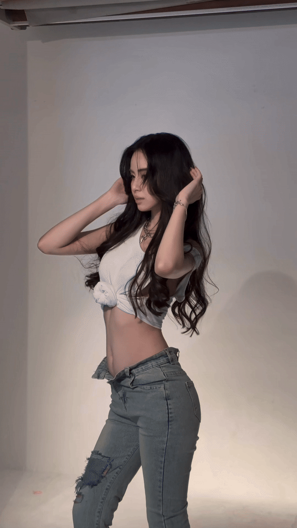 Cô gái Việt khiến netizen ngỡ như đến từ Cô gái Việt khiến netizen ngỡ như đến từ