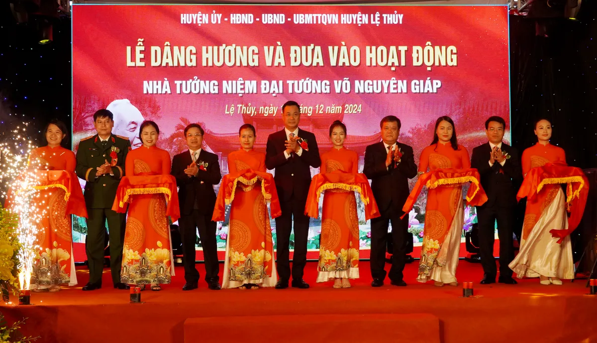 Quảng Bình: Tổ chức dâng hương và đưa vào hoạt động Nhà tưởng niệm Đại tướng Võ Nguyên Giáp - Ảnh 2. Quảng Bình: Tổ chức dâng hương và đưa vào hoạt động Nhà tưởng niệm Đại tướng Võ Nguyên Giáp - Ảnh 2.