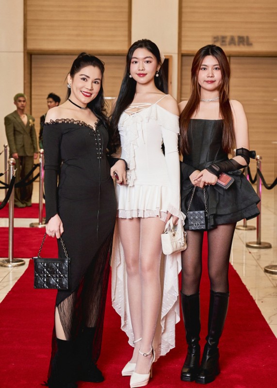 Lo Lem tro tai hoi hoa ve tranh tang me khien netizen tram tro-Hinh-9