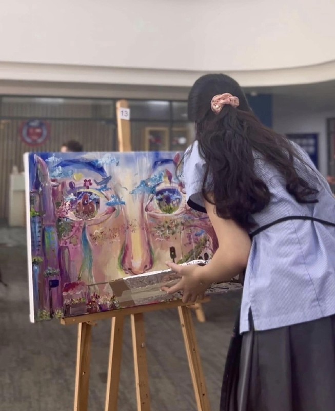 Lo Lem tro tai hoi hoa ve tranh tang me khien netizen tram tro-Hinh-6