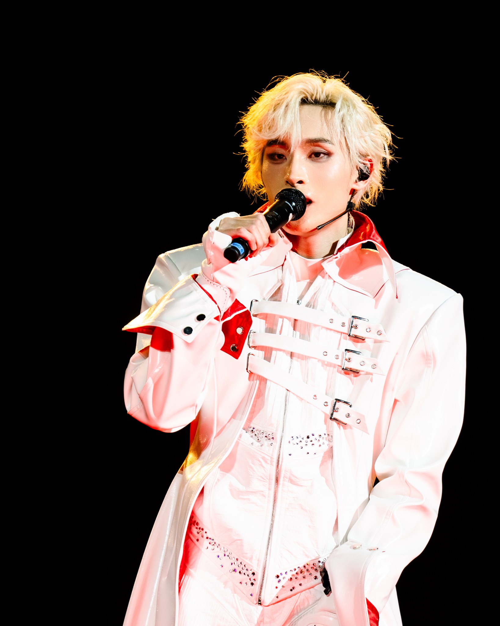 Tân binh Vbiz remix nhạc Trịnh Công Sơn thành vinahouse hát live khiến netizen giật mình, vội Tân binh Vbiz remix nhạc Trịnh Công Sơn thành vinahouse hát live khiến netizen giật mình, vội