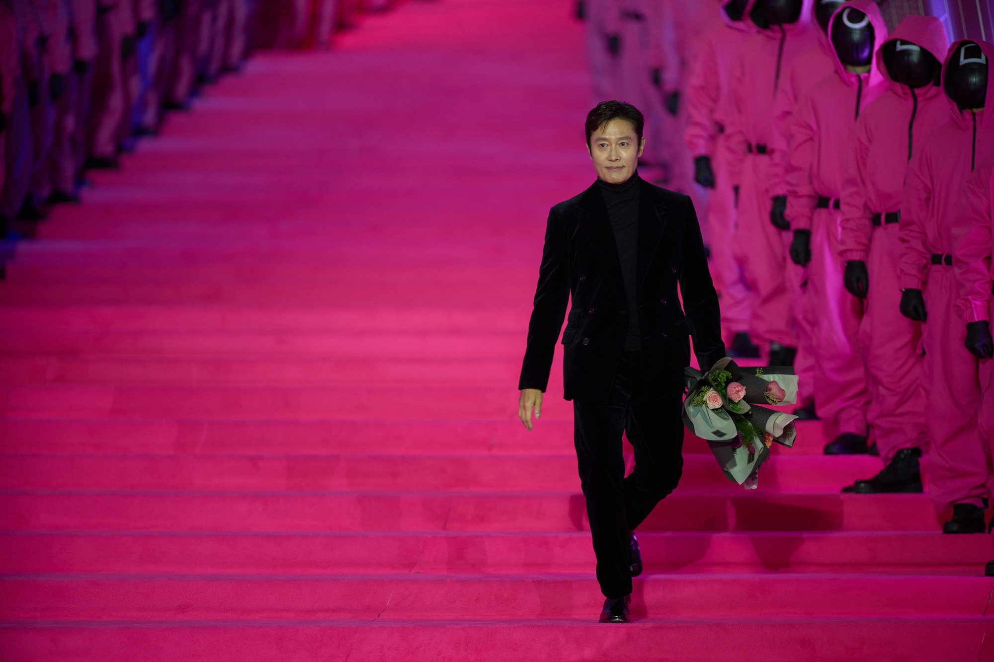 Dàn sao Squid Game 2 cực slay trên thảm hồng, netizen hoang mang vì sự biến mất của một nhân vật- Ảnh 2. Dàn sao Squid Game 2 cực slay trên thảm hồng, netizen hoang mang vì sự biến mất của một nhân vật- Ảnh 2.