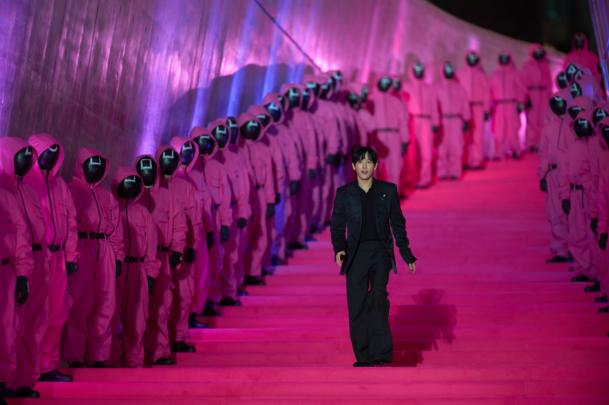 Dàn sao Squid Game 2 cực slay trên thảm hồng, netizen hoang mang vì sự biến mất của một nhân vật- Ảnh 6. Dàn sao Squid Game 2 cực slay trên thảm hồng, netizen hoang mang vì sự biến mất của một nhân vật- Ảnh 6.