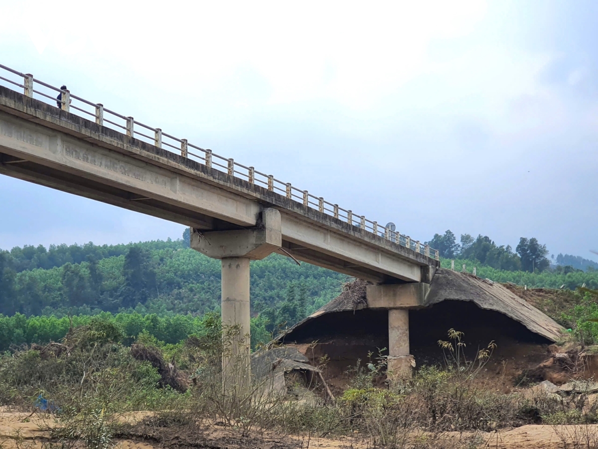 mo cau ho toac sau mua lu, quang binh cong bo tinh huong khan cap ve thien tai hinh anh 2