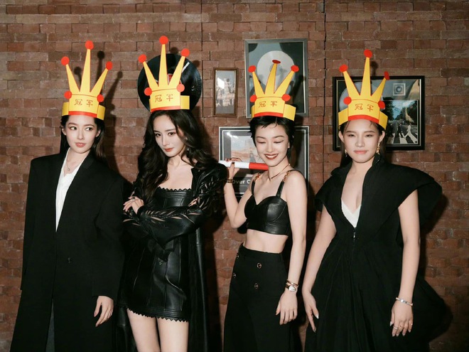 Khung hình phải chờ 9 năm mới được thấy, netizen nhìn chỉ mà muốn khóc- Ảnh 1.