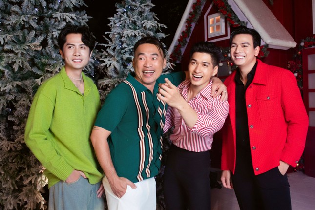 Tiến Luật lên đồ đón Giáng sinh với Thu Trang nhưng netizen lại chú ý đến mái tóc lạ của anh ảnh 5