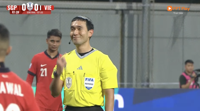 Netizen Việt đồng loạt chỉ trích trọng tài trận Việt Nam - Singapore, cho rằng Xuân Son bị "cướp" bàn thắng- Ảnh 2.
