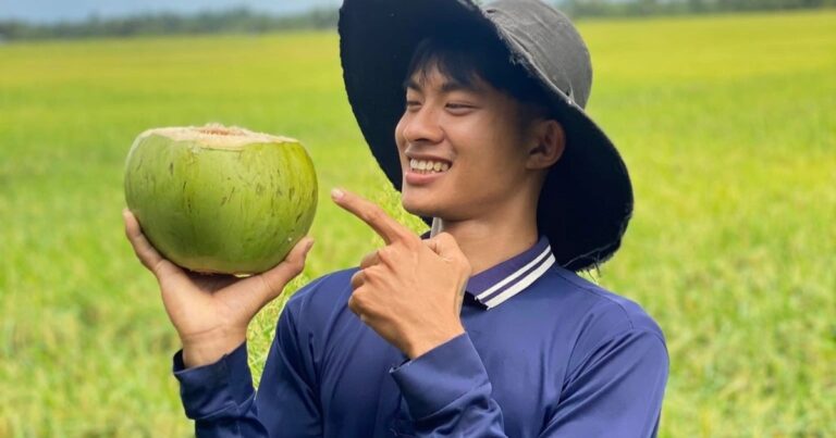 Gần 11 triệu người theo dõi trên TikTok, Lê Tuấn Khang kiếm tiền ra sao?