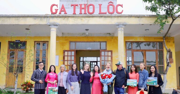 Bất ngờ tàu hỏa 5 sao Sjourney dừng ở ‘ga xép’ Quảng Bình