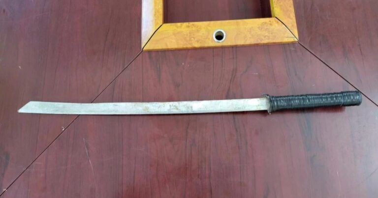 Nhóm “quái xế” mang kiếm tự chế, vượt 40km tìm đối thủ trên TikTok