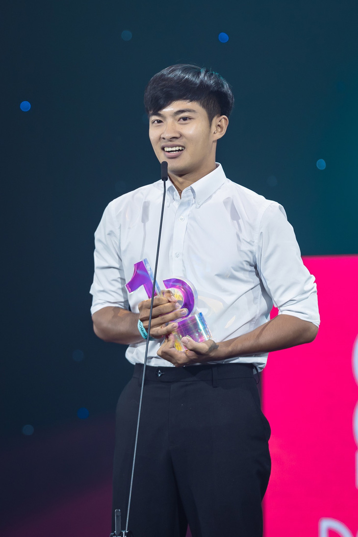 Thực hư nghi vấn Lê Tuấn Khang bị thu hồi cúp TikTok Awards - Ảnh 2. Thực hư nghi vấn Lê Tuấn Khang bị thu hồi cúp TikTok Awards - Ảnh 2.