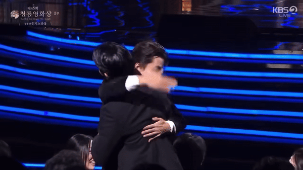 Khoảnh khắc hot nhất Rồng Xanh 2024: Jung Hae In khiến netizen phát cuồng vì 1 biểu cảm 'chấn động' Khoảnh khắc hot nhất Rồng Xanh 2024: Jung Hae In khiến netizen phát cuồng vì 1 biểu cảm 'chấn động'