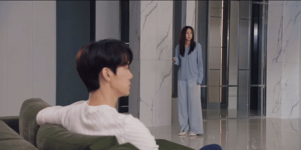 When The Phone Rings: Netizen nổ tranh cãi xoay quanh đôi giày của nữ chính ảnh 2