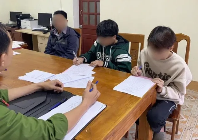 Nhóm thanh thiếu niên mang dao, kiếm từ Hà Tĩnh vào Quảng Bình giải quyết mâu thuẫn - Ảnh 1. Nhóm thanh thiếu niên mang dao, kiếm từ Hà Tĩnh vào Quảng Bình giải quyết mâu thuẫn - Ảnh 1.
