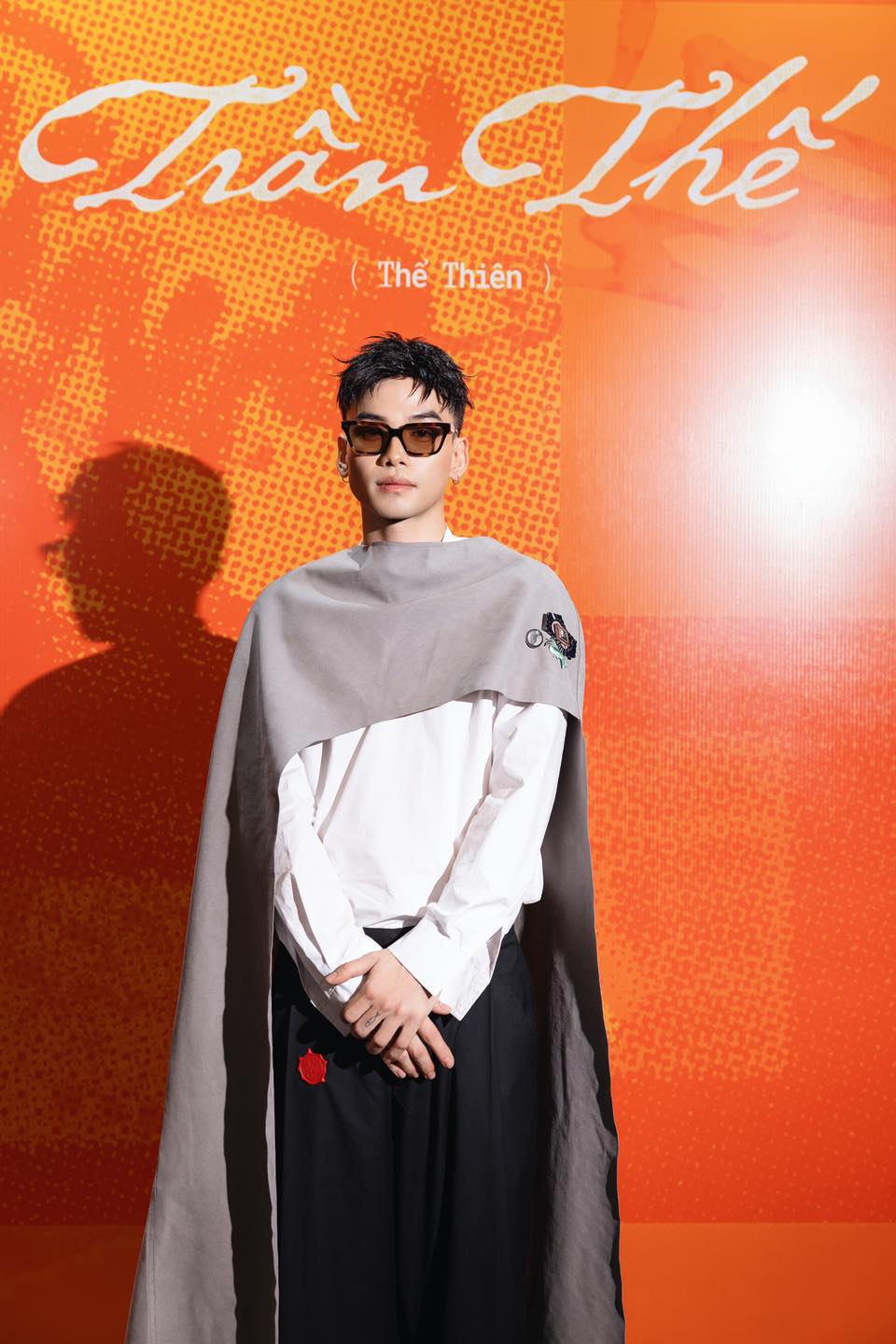 Tân binh Vbiz remix nhạc Trịnh Công Sơn thành vinahouse hát live khiến netizen giật mình, vội Tân binh Vbiz remix nhạc Trịnh Công Sơn thành vinahouse hát live khiến netizen giật mình, vội