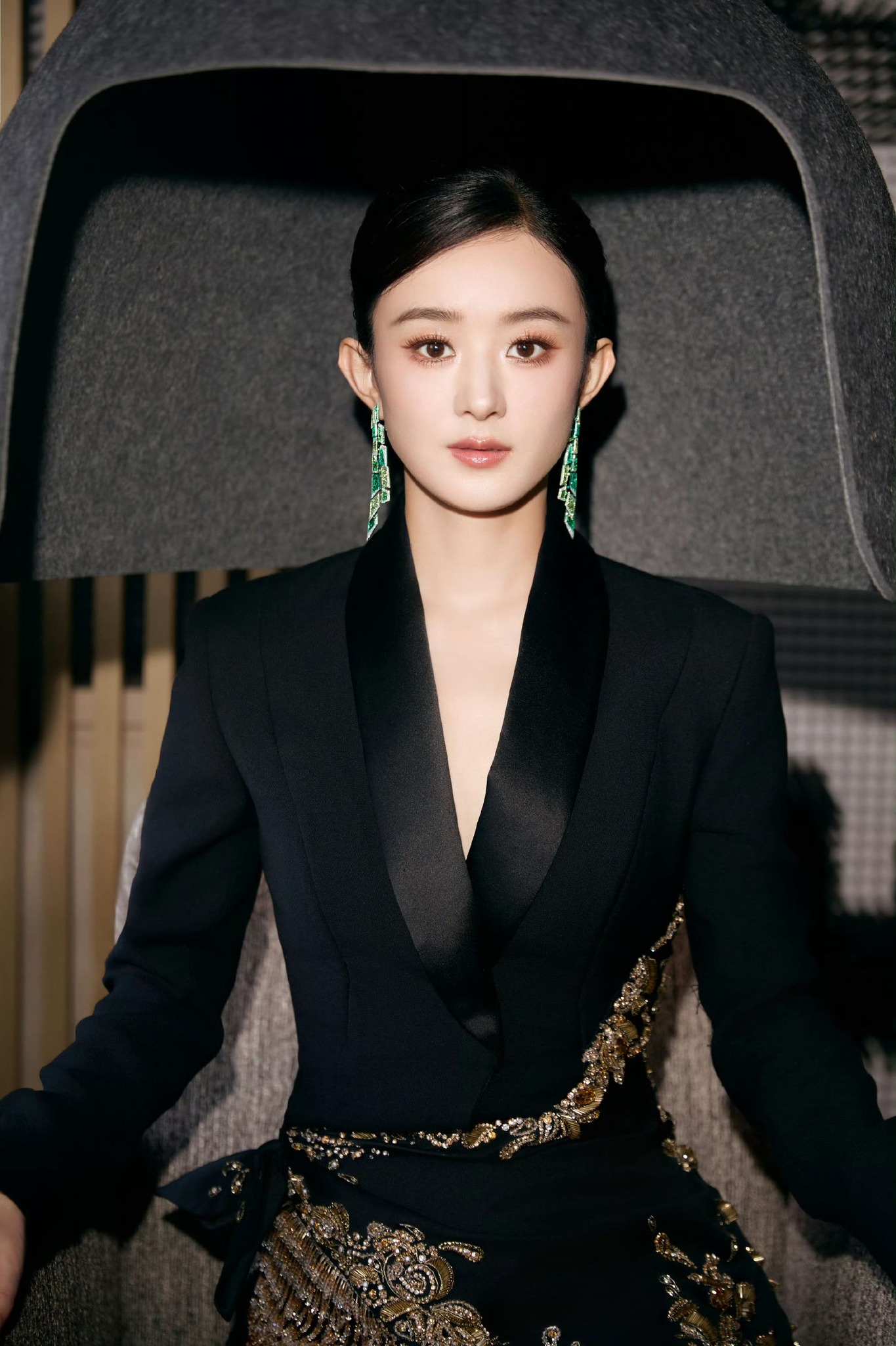 Triệu Lệ Dĩnh bị xứ tỷ dân chê, netizen Việt liền bênh ngay- Ảnh 1. Triệu Lệ Dĩnh bị xứ tỷ dân chê, netizen Việt liền bênh ngay- Ảnh 1.