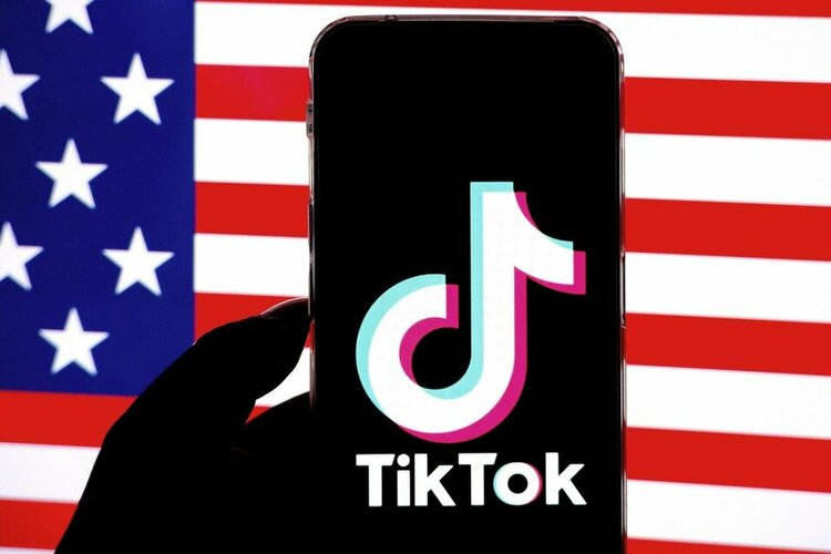 tiktok-phone-american-flag-GettyImages-1246687576-2400-1500x1000_jpg_75.jpg