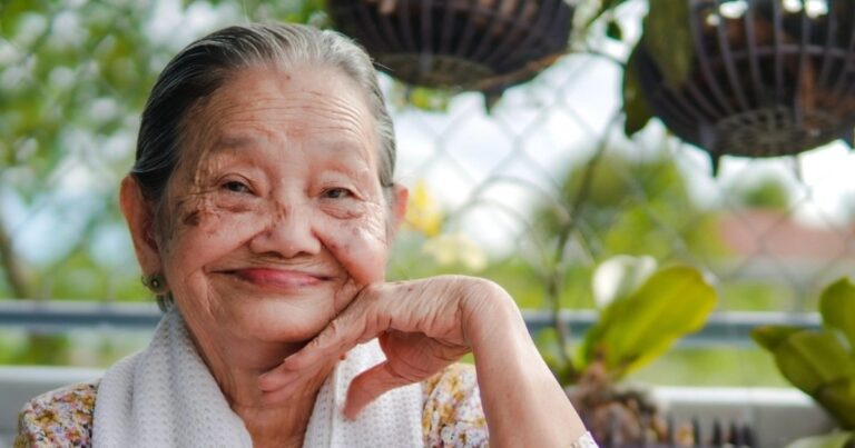 Bà nội U90 thành “ngôi sao” TikTok, an hưởng sau một đời nuôi 9 con