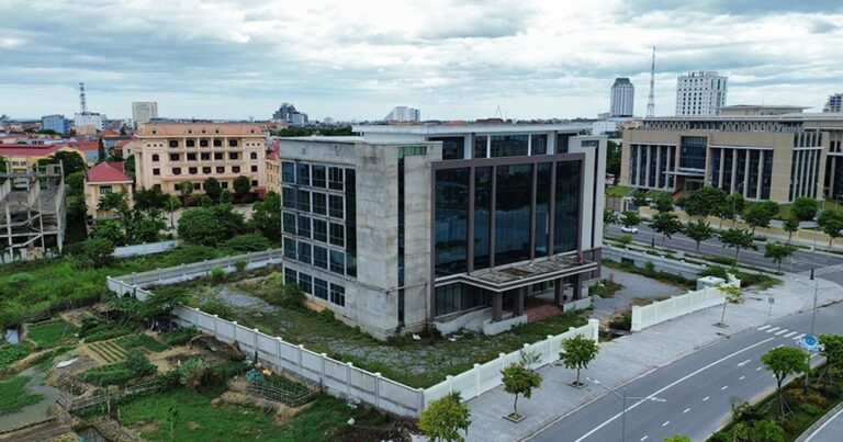 Dang dở loạt công trình tiền tỉ ở Quảng Bình