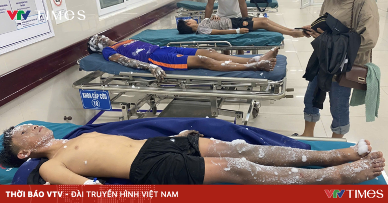 Quảng Bình: Bốn học sinh nhập viện cấp cứu do chế pháo nổ