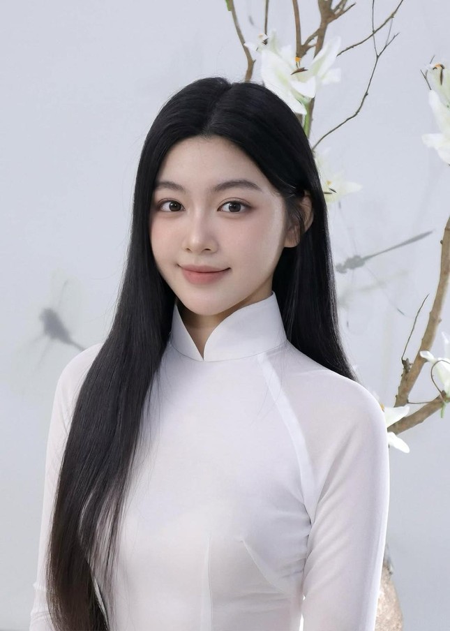 Bức ảnh này của Lọ Lem có gì đặc biệt mà netizen đoán chụp để đi thi Hoa hậu? ảnh 4