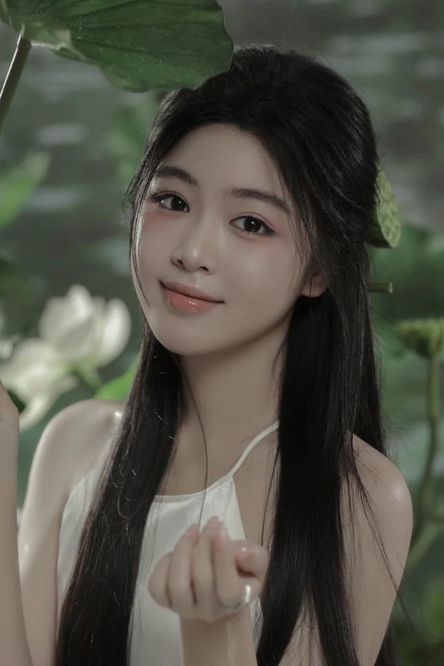 Bức ảnh này của Lọ Lem có gì đặc biệt mà netizen đoán chụp để đi thi Hoa hậu? ảnh 6