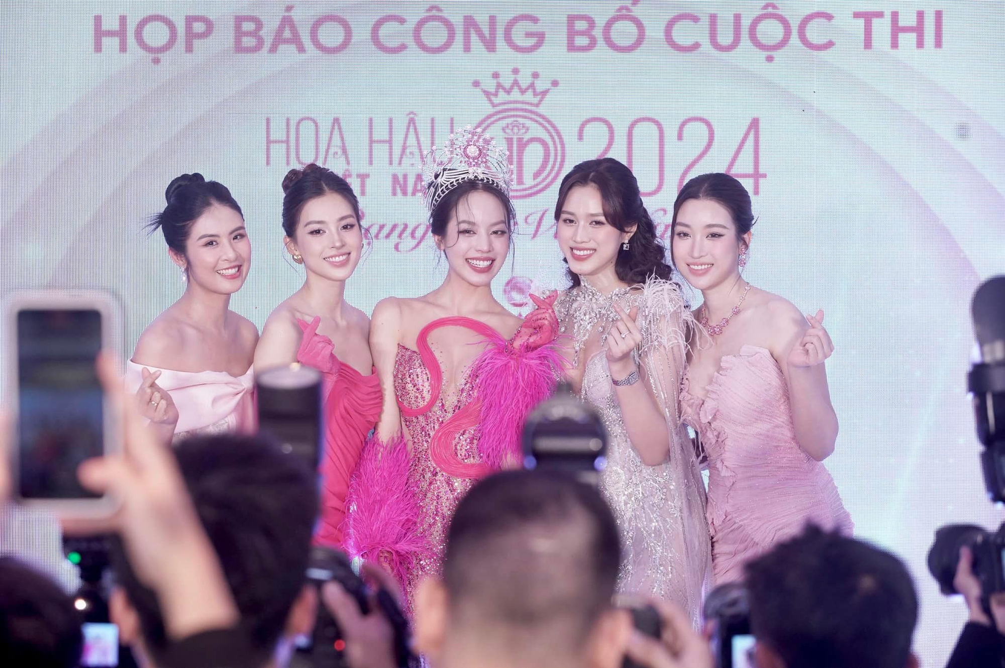 Tình tin đồn của SOOBIN tự nhận đẹp ngang ngửa Hoa hậu Tiểu Vy, netizen ồ ạt gật đầu- Ảnh 9. Tình tin đồn của SOOBIN tự nhận đẹp ngang ngửa Hoa hậu Tiểu Vy, netizen ồ ạt gật đầu- Ảnh 9.