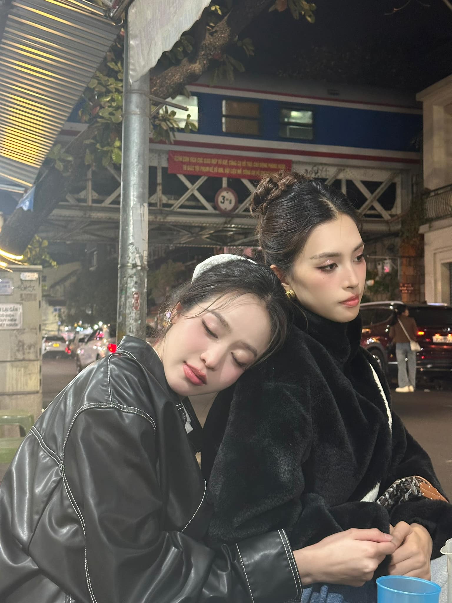 Tình tin đồn của SOOBIN tự nhận đẹp ngang ngửa Hoa hậu Tiểu Vy, netizen ồ ạt gật đầu- Ảnh 10. Tình tin đồn của SOOBIN tự nhận đẹp ngang ngửa Hoa hậu Tiểu Vy, netizen ồ ạt gật đầu- Ảnh 10.