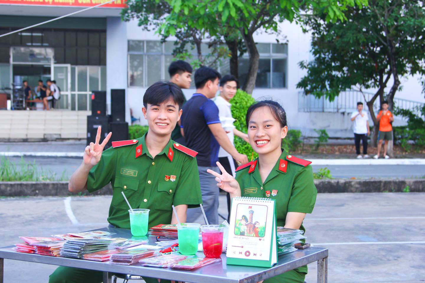 Các netizen sôi nổi đua nhau khoe góc 'sống ảo' đón Tết tại trường- Ảnh 12. Các netizen sôi nổi đua nhau khoe góc 'sống ảo' đón Tết tại trường- Ảnh 12.