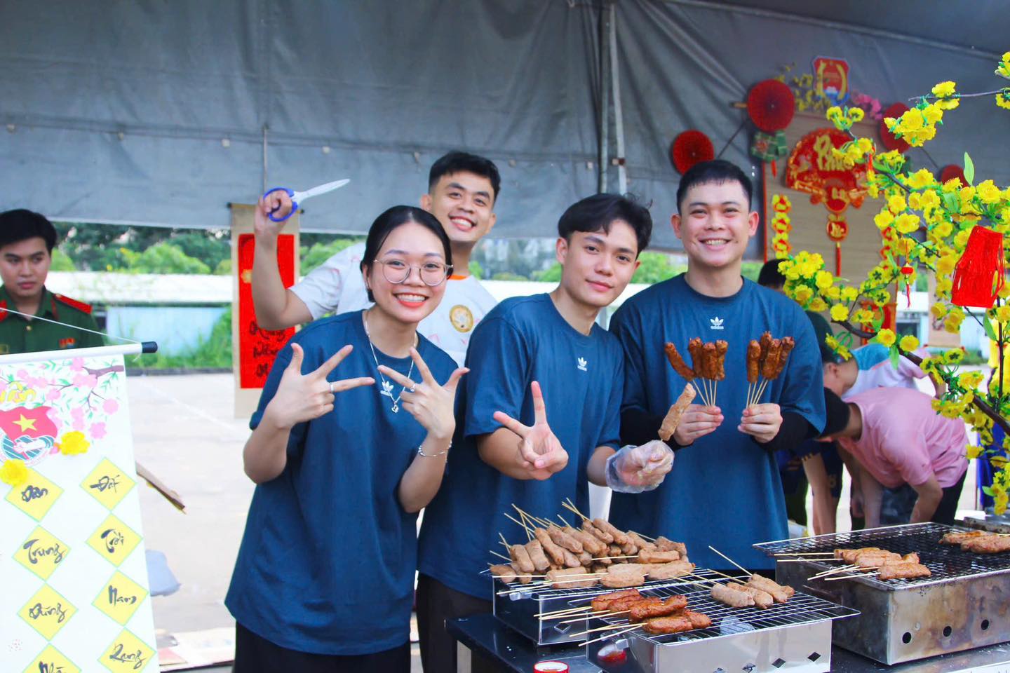 Các netizen sôi nổi đua nhau khoe góc 'sống ảo' đón Tết tại trường- Ảnh 13. Các netizen sôi nổi đua nhau khoe góc 'sống ảo' đón Tết tại trường- Ảnh 13.