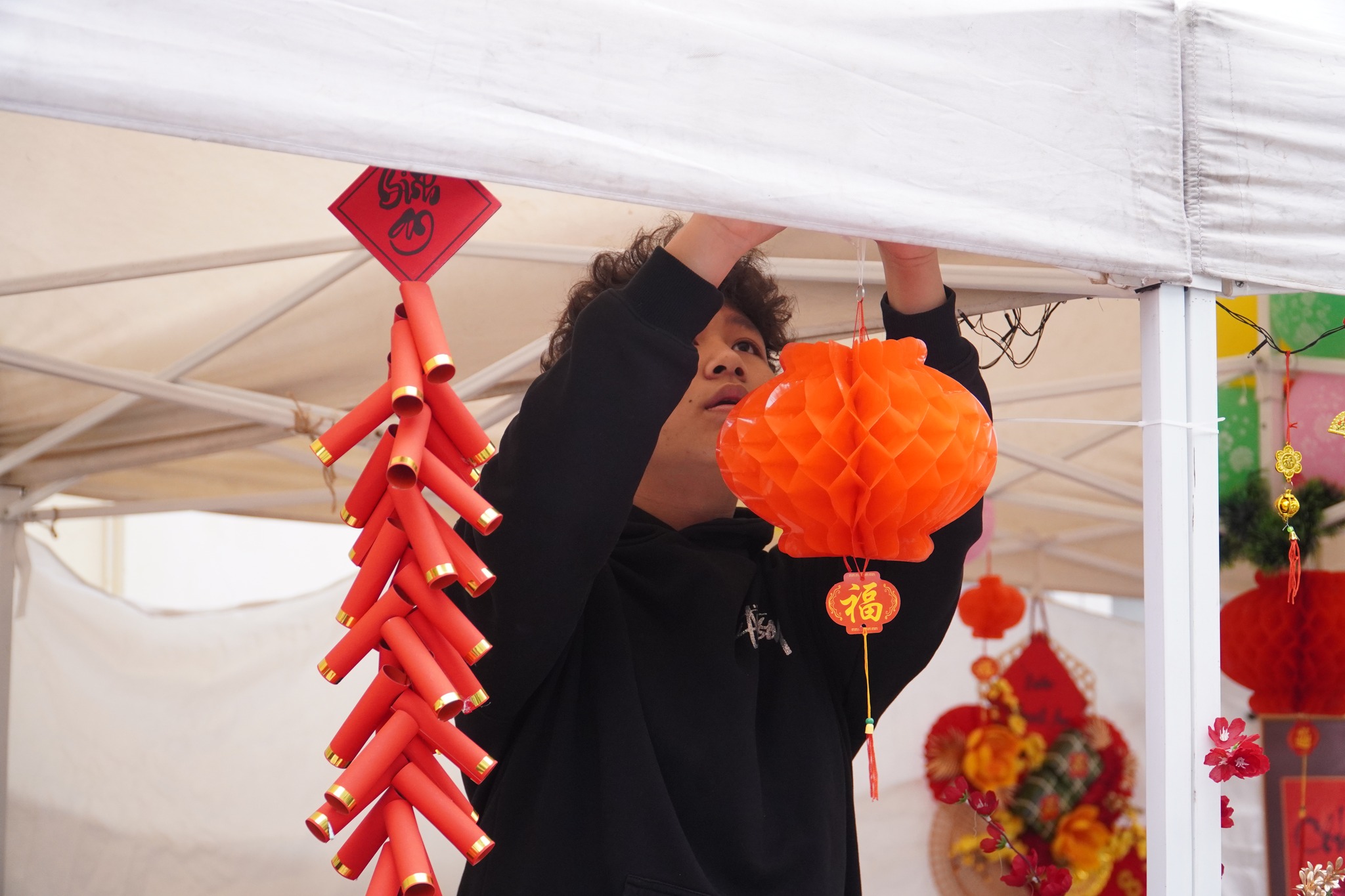 Netizens are excitedly competing to show off their 'virtual living' corners celebrating Tet at school - Photo 5.