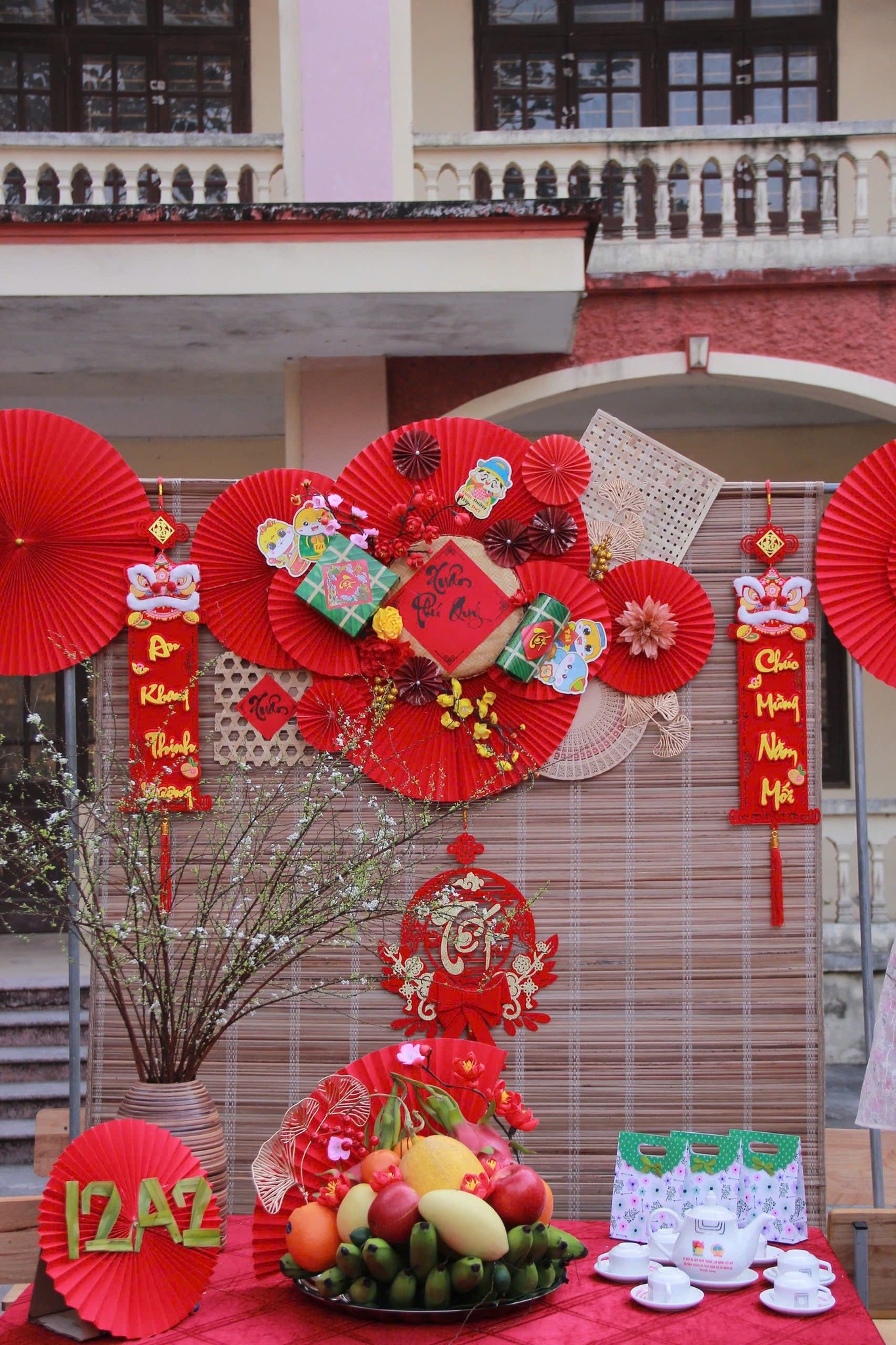 Netizens are excitedly competing to show off their 'virtual living' corners celebrating Tet at school - Photo 8.