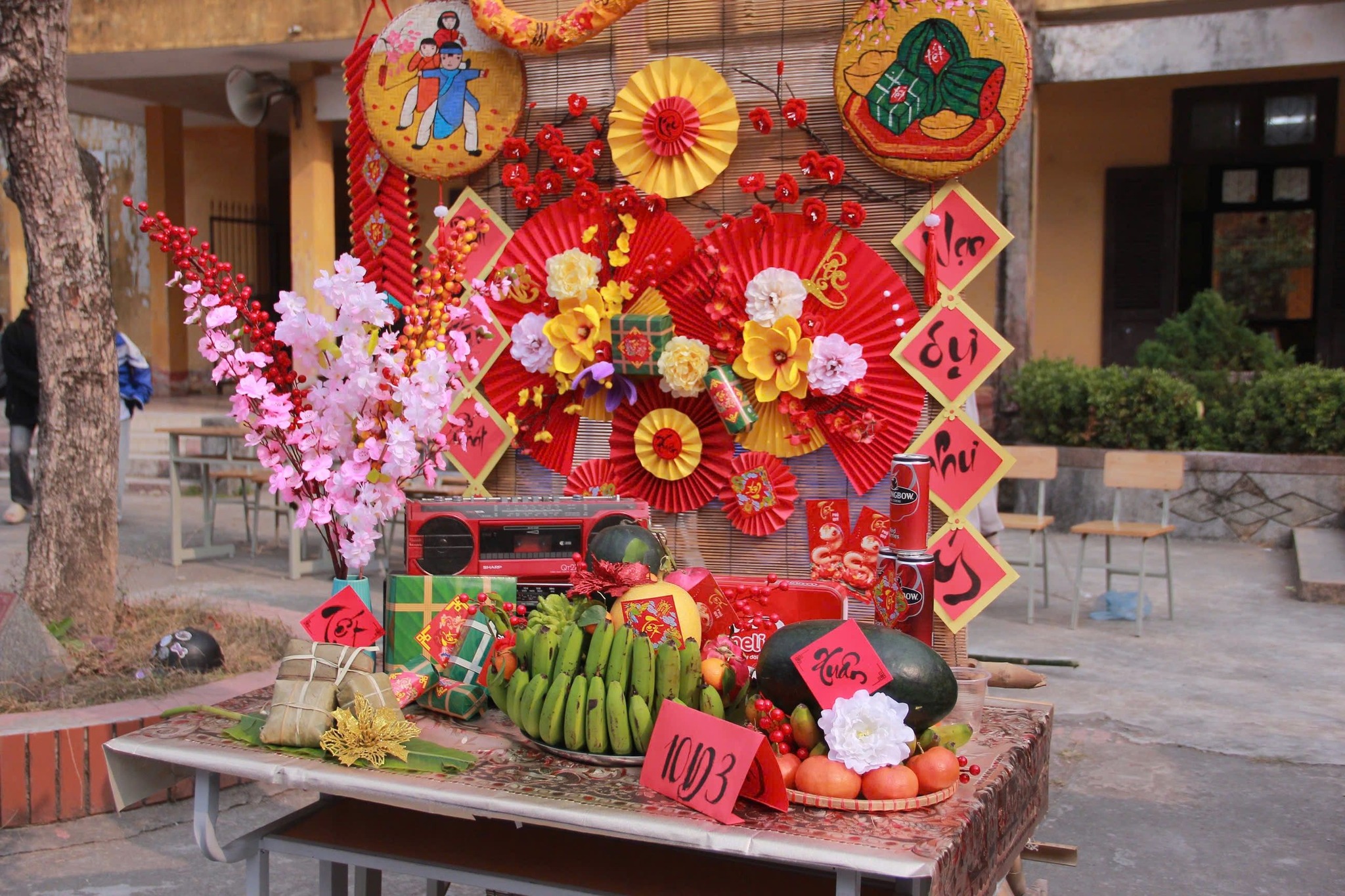 Netizens are excitedly competing to show off their 'virtual living' corners celebrating Tet at school - Photo 7.