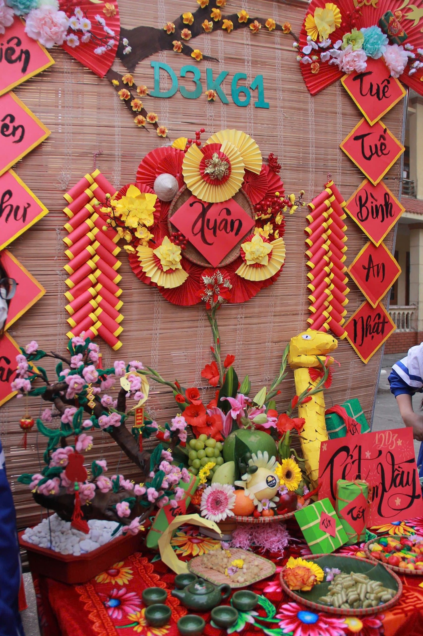 Netizens are excitedly competing to show off their 'virtual living' corners celebrating Tet at school - Photo 10.