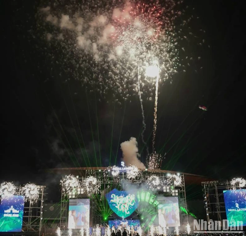 Quảng Bình đón vị khách du lịch đầu tiên năm 2024 ảnh 2