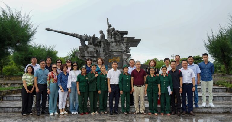 EVNNPC tri ân Đại đội nữ pháo binh Ngư Thủy, Quảng Bình năm xưa