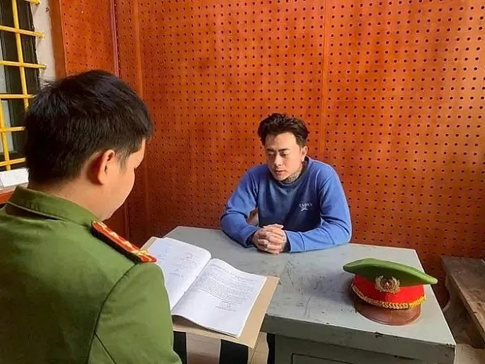 Cơ quan điều tra lấy lời khai của "Nam Birthday&rdquo;. Ảnh: CQCA