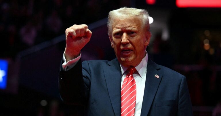 Tổng thống Donald Trump ký sắc lệnh hoãn cấm TikTok