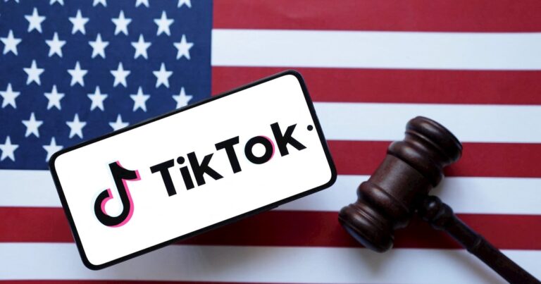Người dùng TikTok tại Mỹ hoảng loạn, tuyệt vọng khi Bytedance giương ‘cờ trắng’