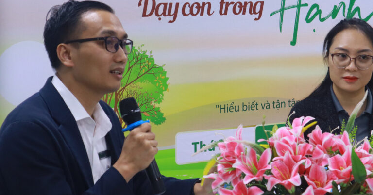 Thạc sĩ toán học khuyên phụ huynh không cho con xem TikTok