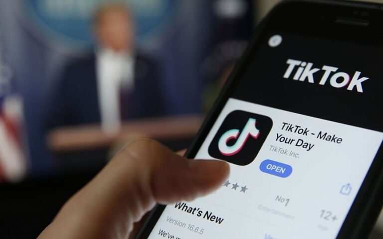 Smartphone cài sẵn TikTok được rao bán với giá “khủng”