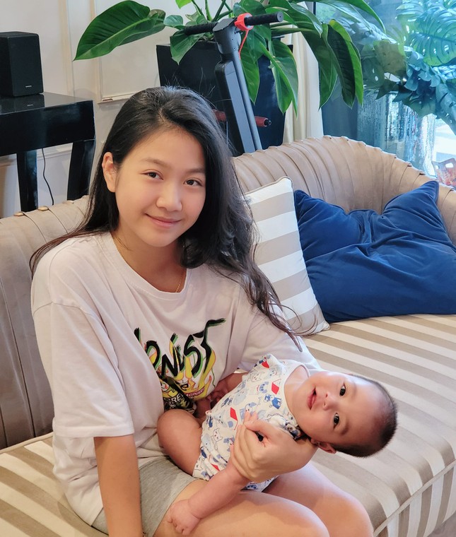 Xem loạt ảnh con gái diễn viên Mạnh Trường, netizen để ý một chi tiết lạ ảnh 6