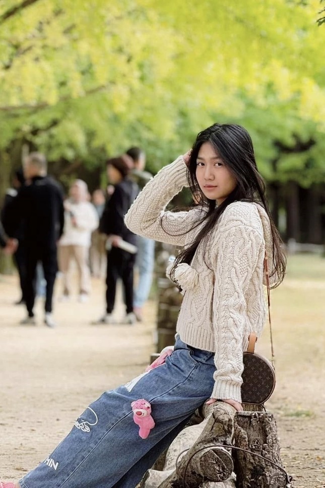 Xem loạt ảnh con gái diễn viên Mạnh Trường, netizen để ý một chi tiết lạ ảnh 5